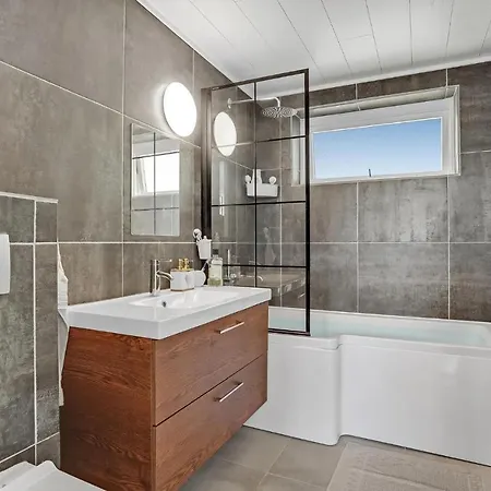 Amazing In With 2 Bedrooms And Wifi Semesterbostad